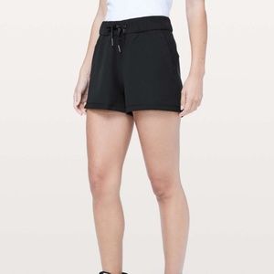 Lululemon On The Fly Short *Woven *2.5"
